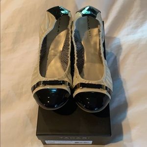 Tahari Veronica Flats - Ivory/Indigo Blue